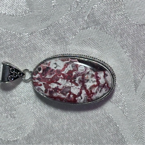Unique CRAZY LACE AGATE Natural Organic Red and White Stone Pendant Necklace - Picture 9 of 11